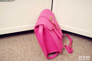 探秘广州箱包档口 圣罗兰女包头层牛皮包包货源与价格全解析